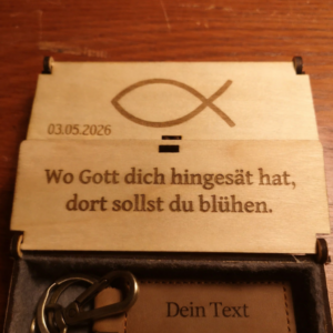 holzgeschenkbox ‚fisch‘ mit hochwertigem echtleder schlüsselanhänger mit karabiner